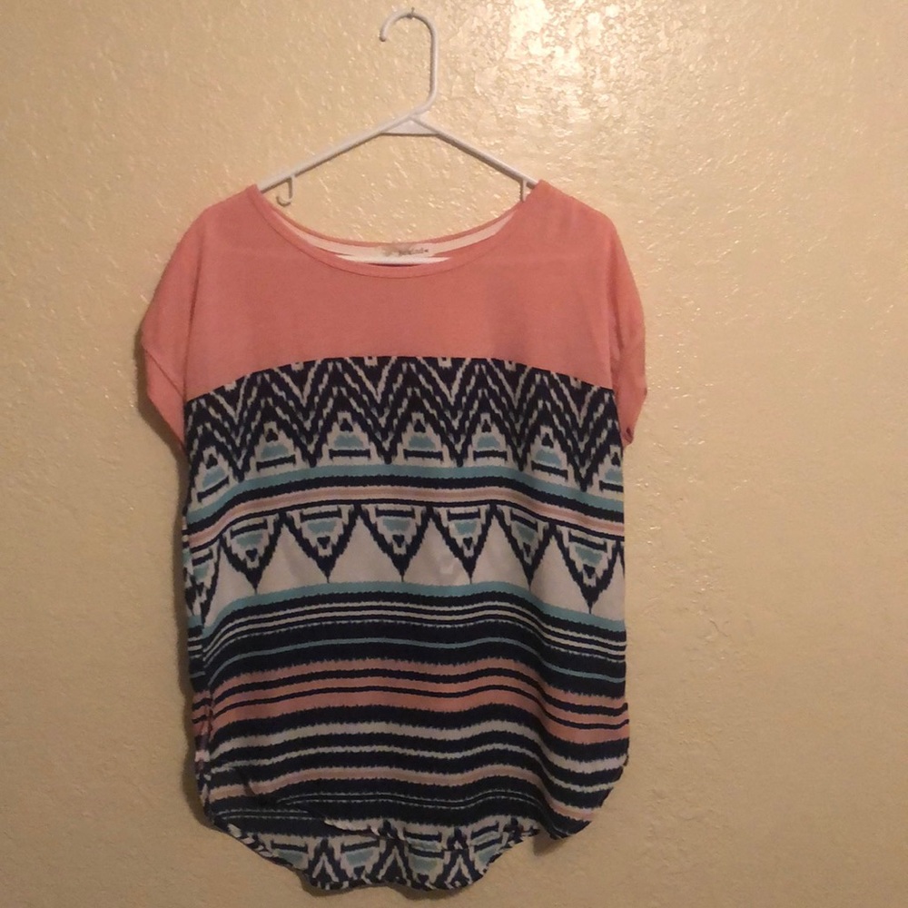 Multicolor Shirt - With a geometric design